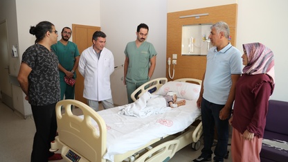 Çiğli Eğitim ve Araştırma Hastanesi'nde biyonik kulak ameliyatı yapıldı