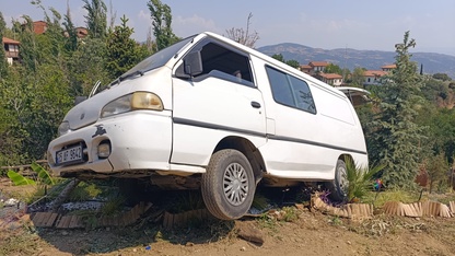 İzmir'de freni boşalan panelvanın altında kalan işçi hayatını kaybetti