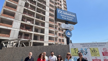 İzmir'de kentsel dönüşüm projesi hak sahipleri evlerinin teslim edilmesini bekliyor