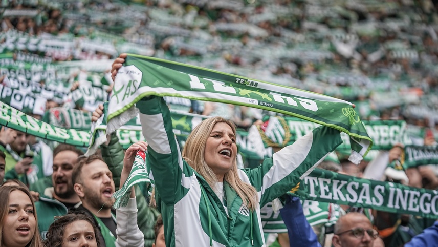 Bursaspor, şampiyonluğunu ilan ederek 1. Lig'e yükselmeyi garantiledi 