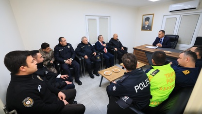 Muğla Valisi Akbıyık, görevi başında yeni yıla giren personeli ziyaret etti