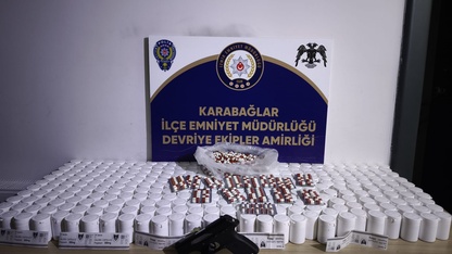 İzmir'de evinde uyuşturucu ve tabanca bulunan şüpheli gözaltına alındı