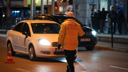 İzmir'de yılbaşı tedbirleri kapsamında trafik denetimi yapılıyor