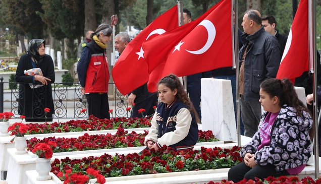Denizli'de arife günü şehitlik ve mezarlıklar ziyaret edildi
