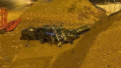 Fethiye'de yol kenarındaki iş makinelerine çarpan motosikletin sürücüsü öldü