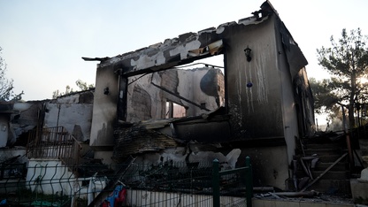 İzmir Seferihisar'daki orman yangınında 345 hanenin bulunduğu sitedeki  bazı evler zarar gördü
