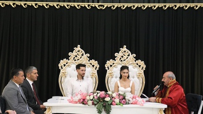 Uşak Valisi Aktaş, Aile ve Gençlik Fonu'yla evlenen çiftin nikah şahidi oldu