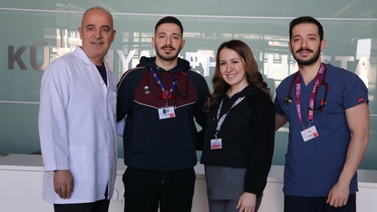 Doktor üç kardeş, babalarıyla aynı hastanede görev yapıyor
